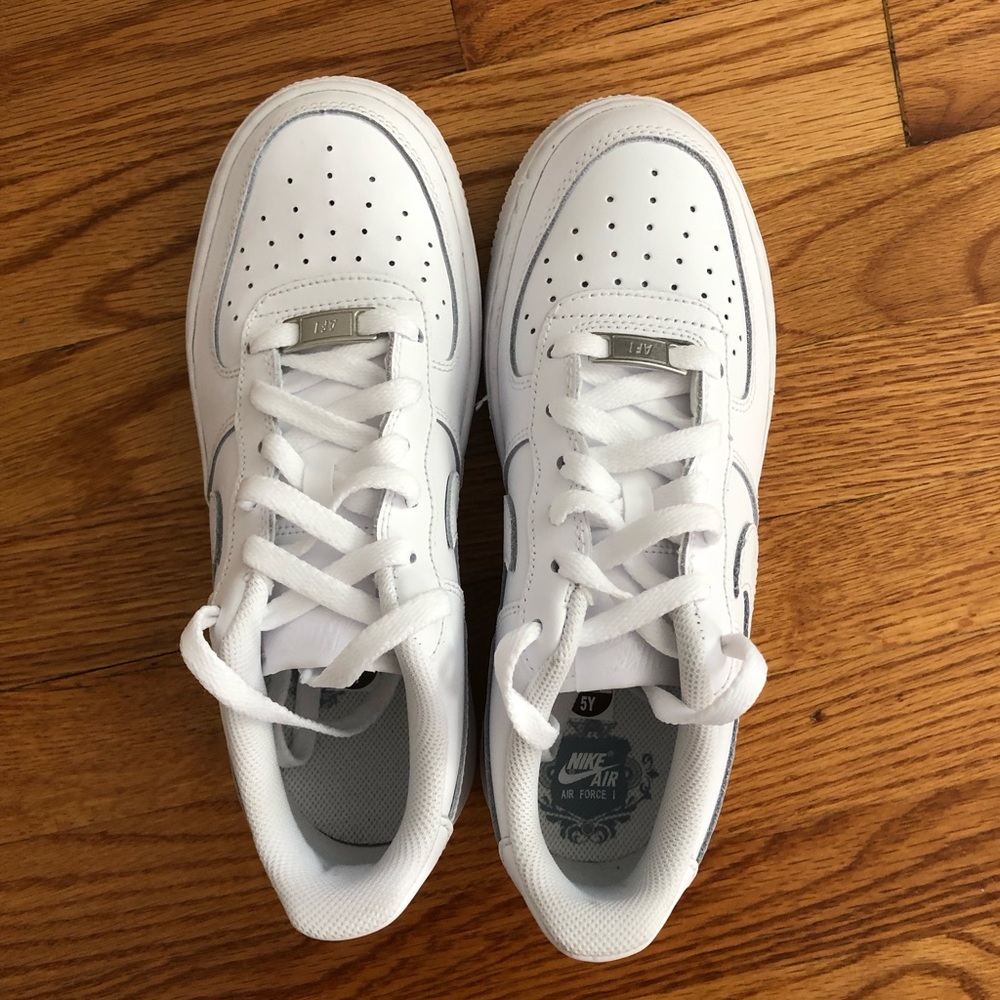 WHITE NIKE AIR FORCE ONES